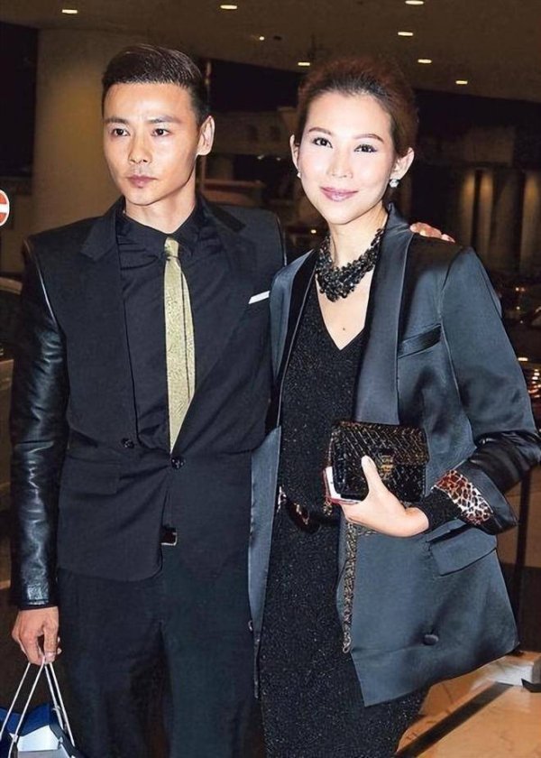 怎么找配资公司 主持人当着张晋面问：你介意老婆陪刘銮雄六年吗？他的回答让全场泪目